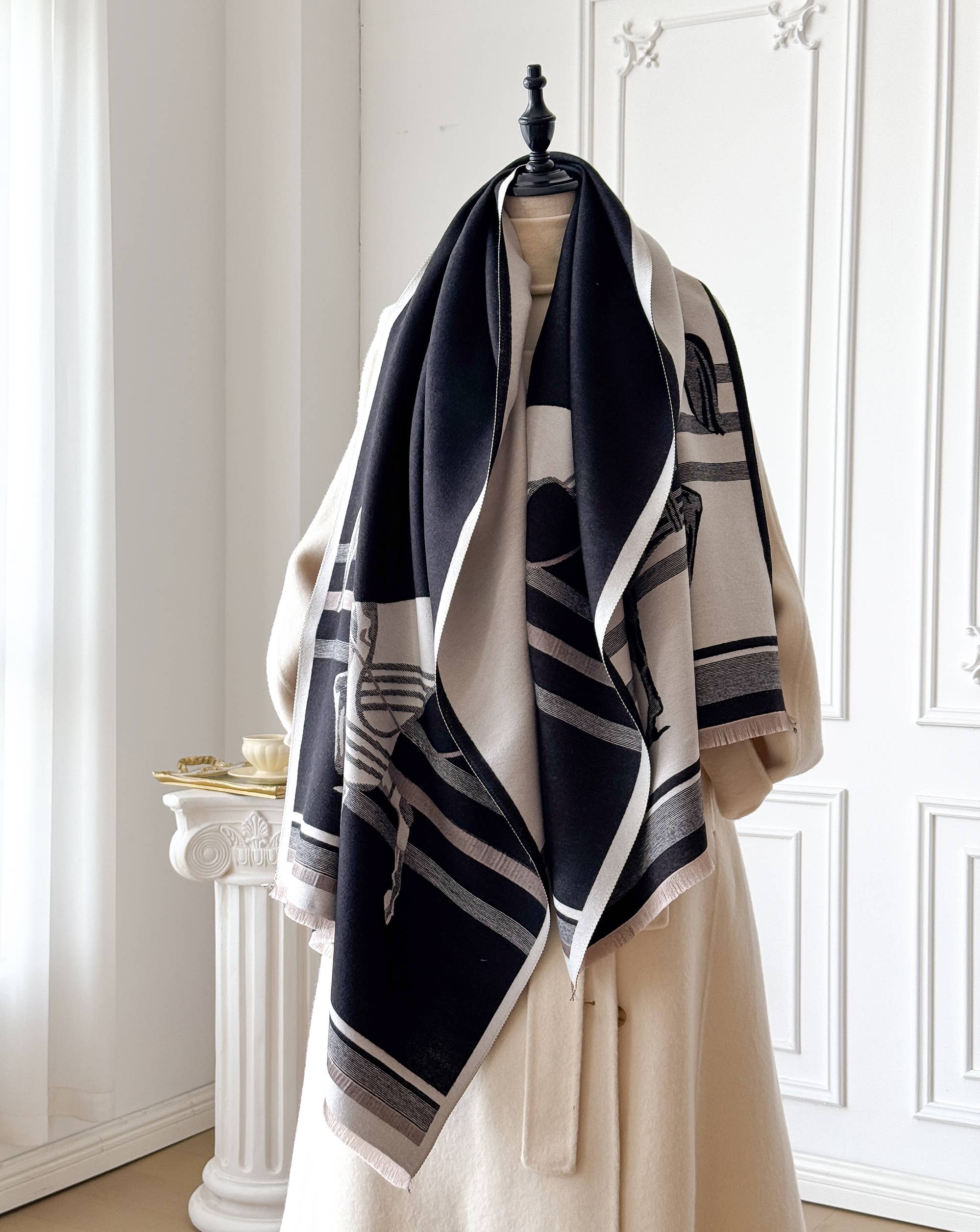 Winding River - Black / White Horse Corral Reversible Wrap