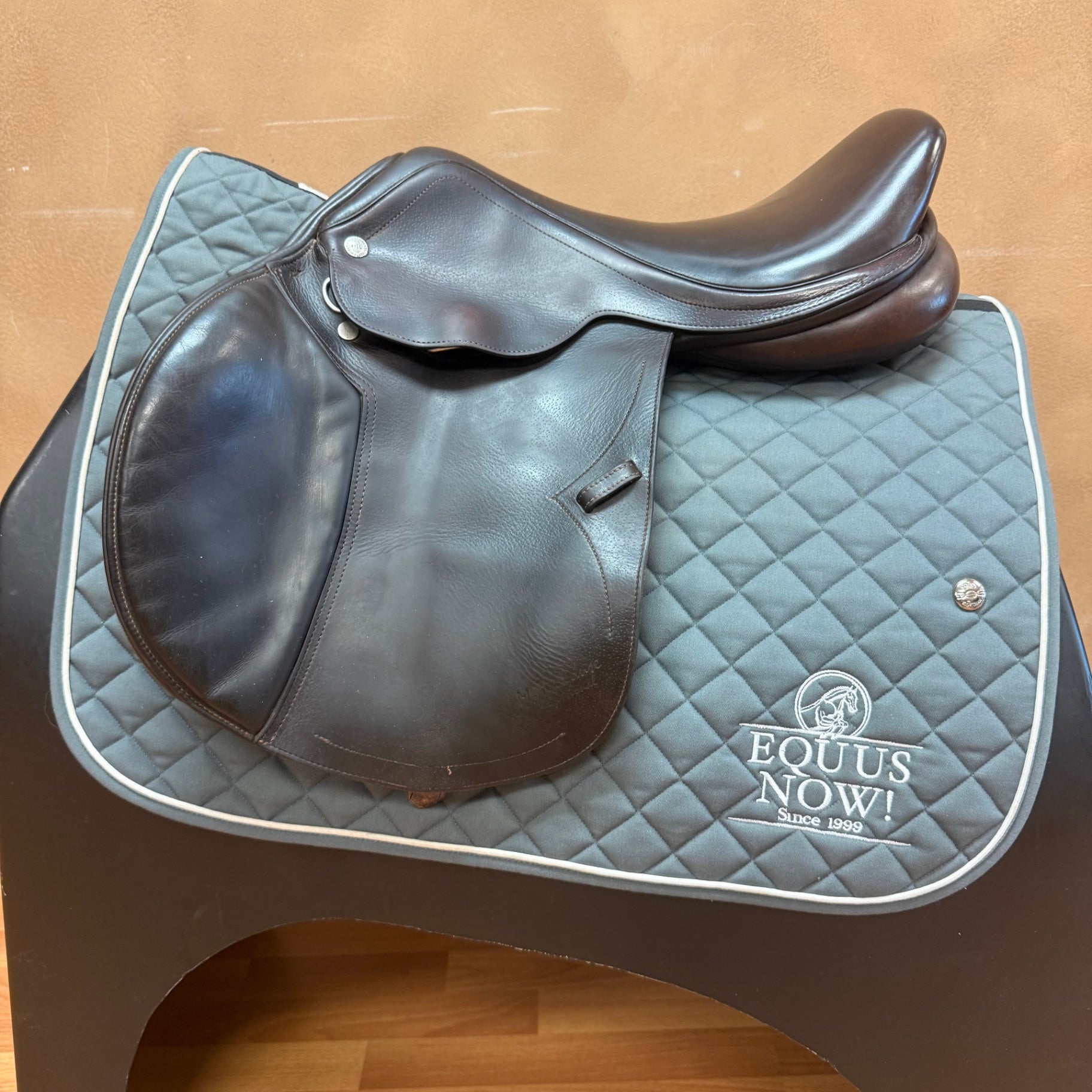 Used M Toulouse Jennine Jump Saddle 17" Adjustable Tree