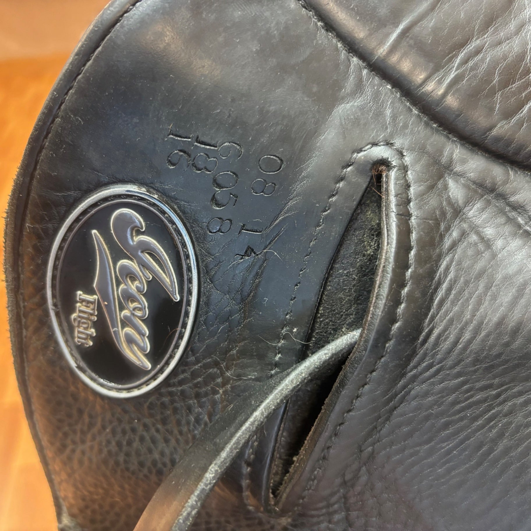 Used Custom Saddlery Icon Flight 18" Medium/Wide Tree