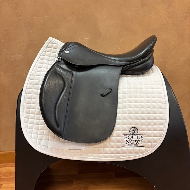 Used Duett Rondo 2 Dressage Saddle 18" Wide Tree