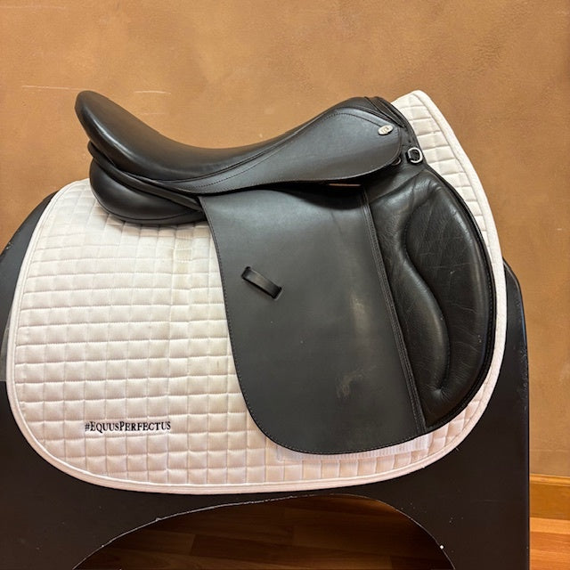 Used Duett Rondo 2 Dressage Saddle 18" Wide Tree