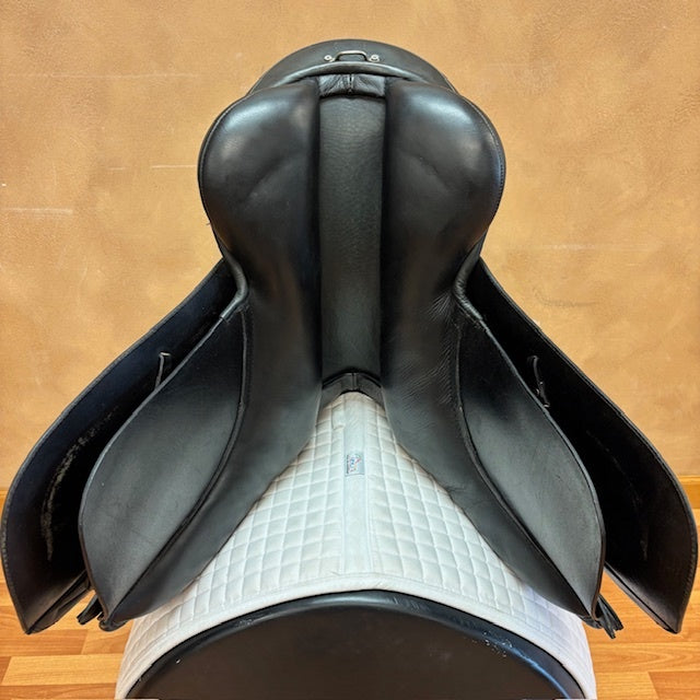 Used Duett Rondo 2 Dressage Saddle 18" Wide Tree