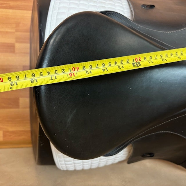 Used Duett Rondo 2 Dressage Saddle 18" Wide Tree