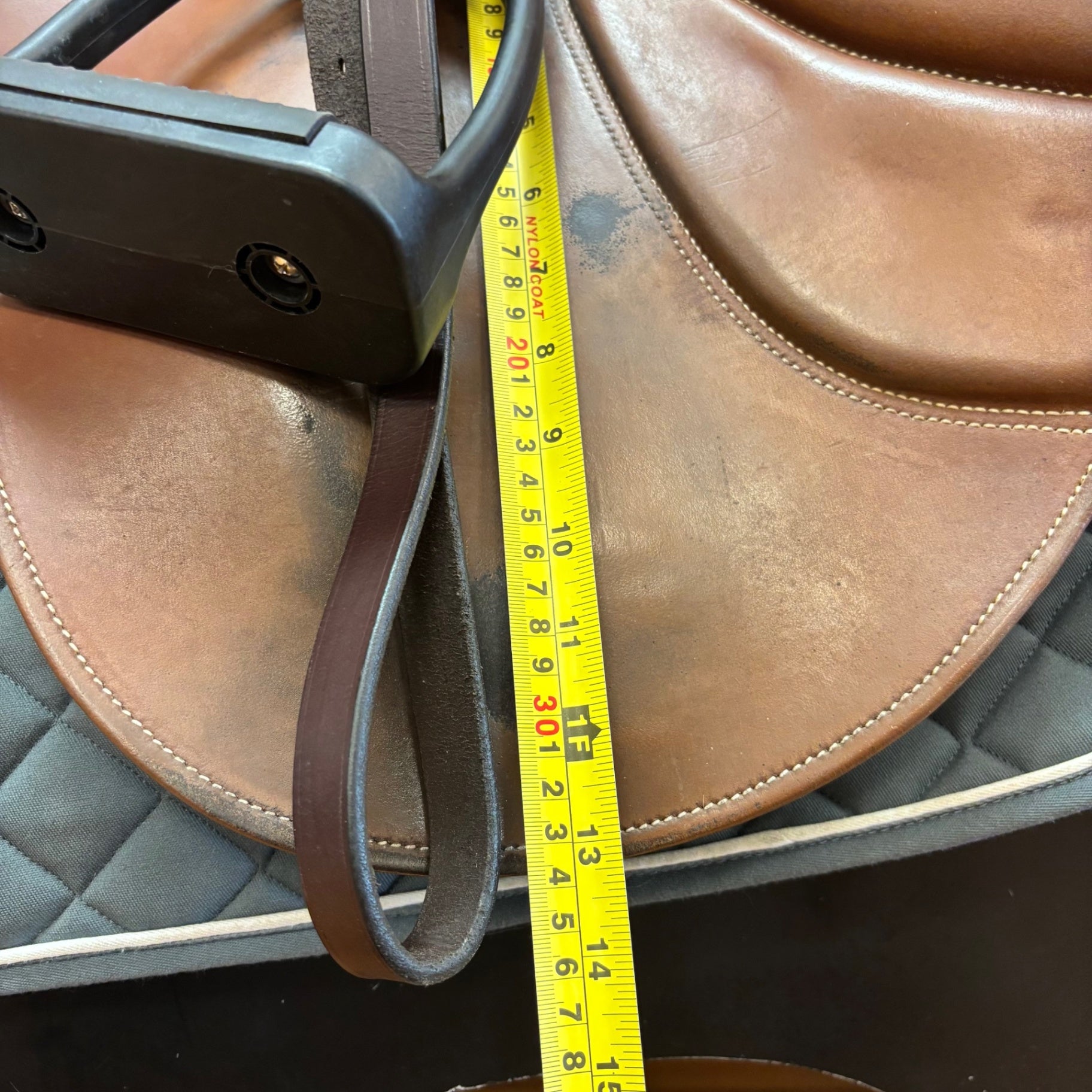 Used Courbette Axxis Jump Saddle 17" Medium Tree