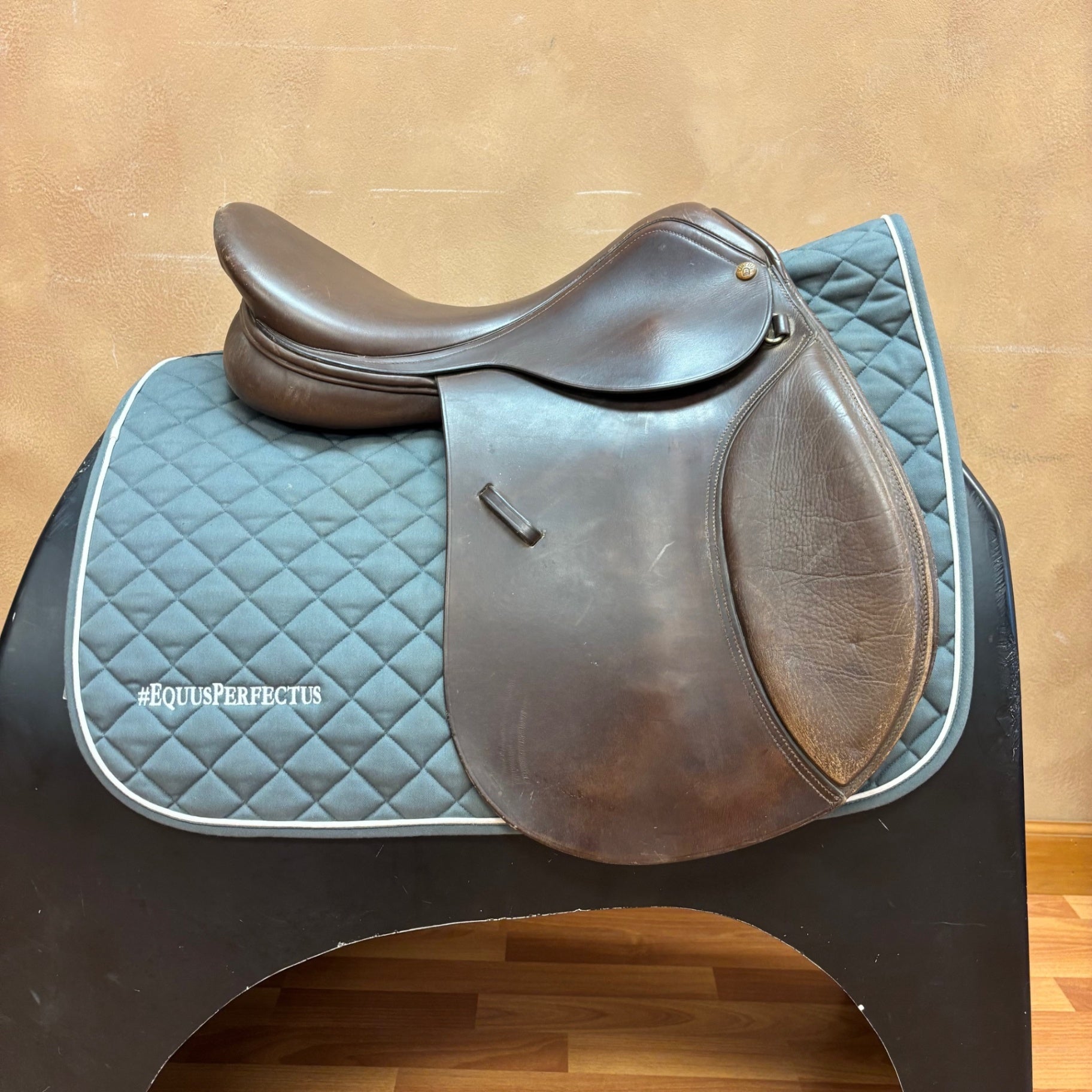 Used Circuit Jump Saddle 17.5" Medium Tree