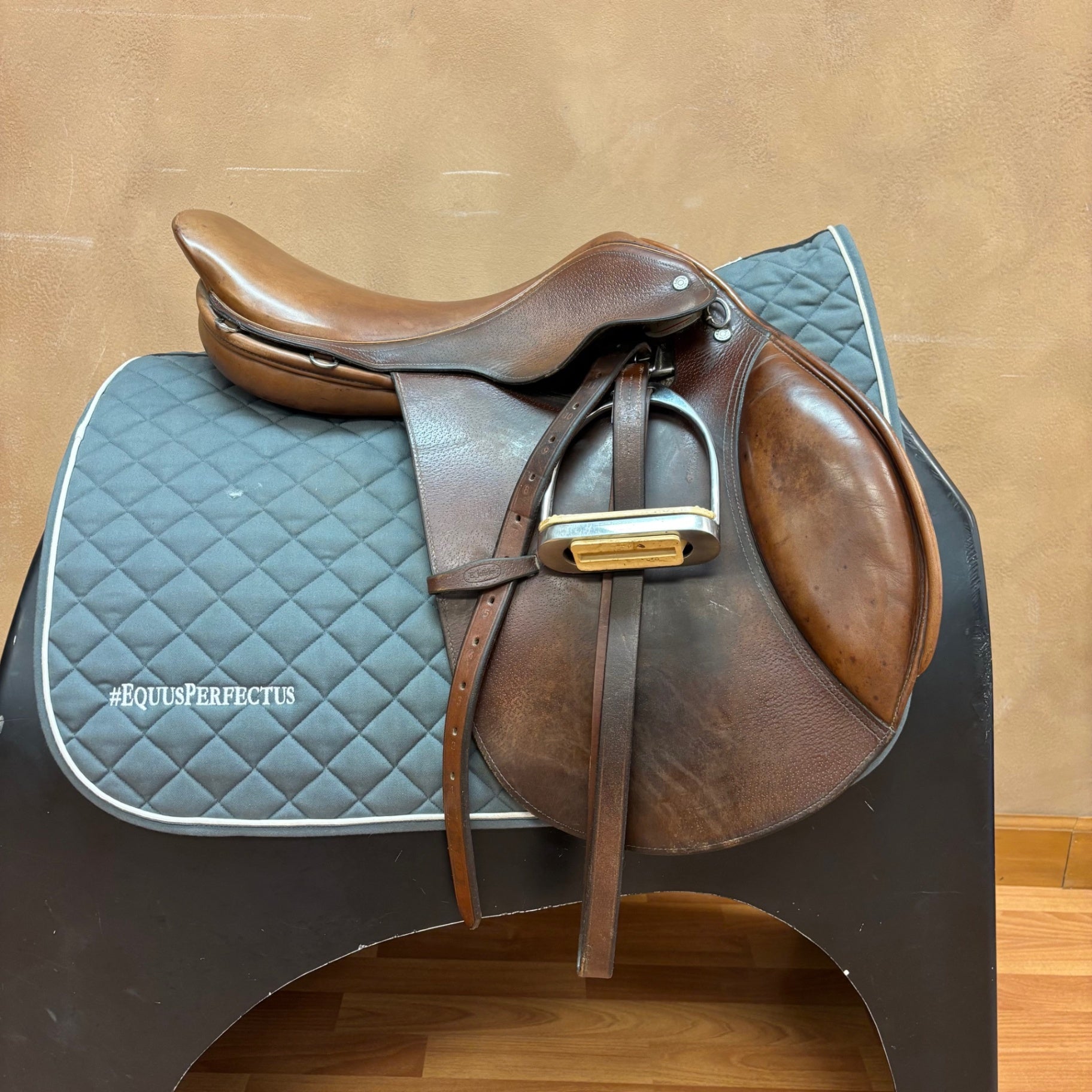 Used Jefferies Jump Saddle 17" Medium/Narrow Tree