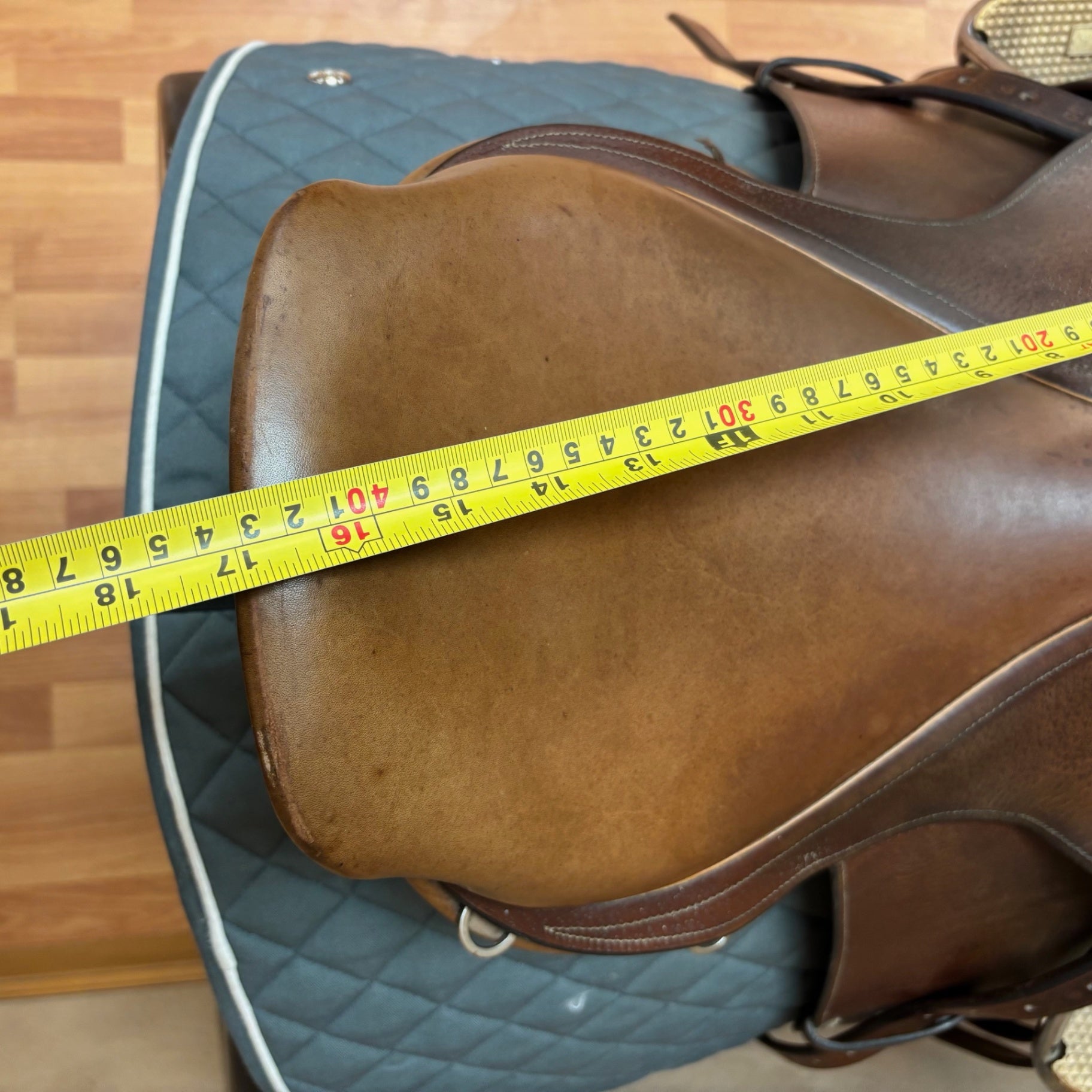 Used Jefferies Jump Saddle 17" Medium/Narrow Tree