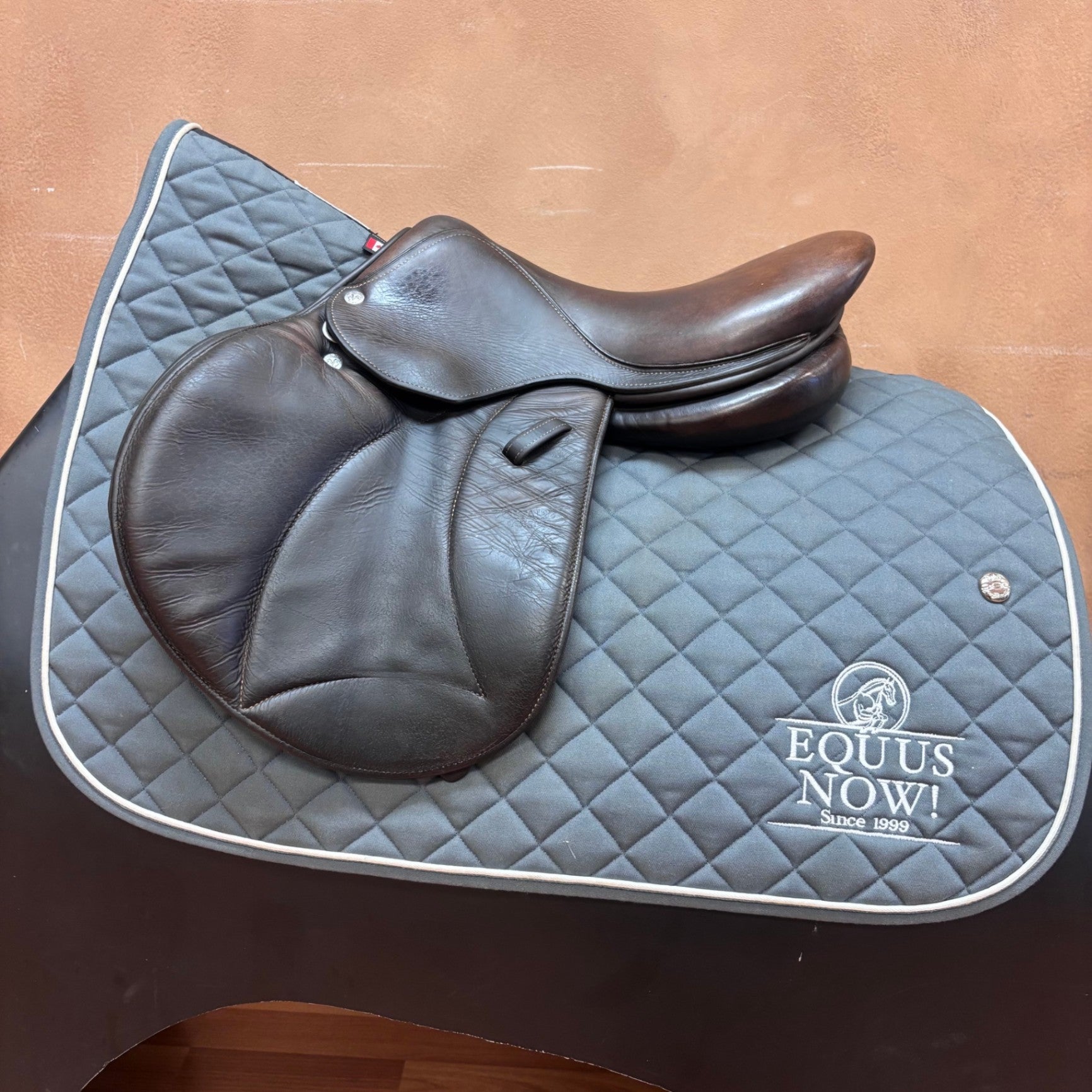 Voltaire Welli Children's Jump Saddle 15" Medium Tree