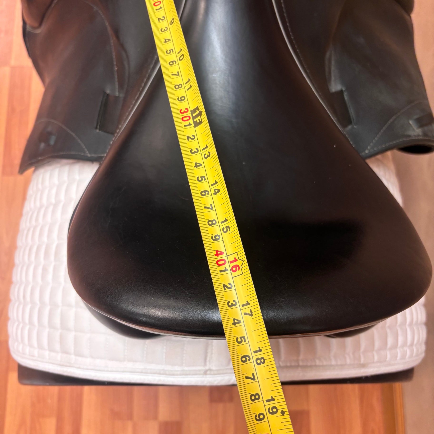 Used Custom Saddlery Advantage Dressage Saddle 17.5" Medium Wide Tree