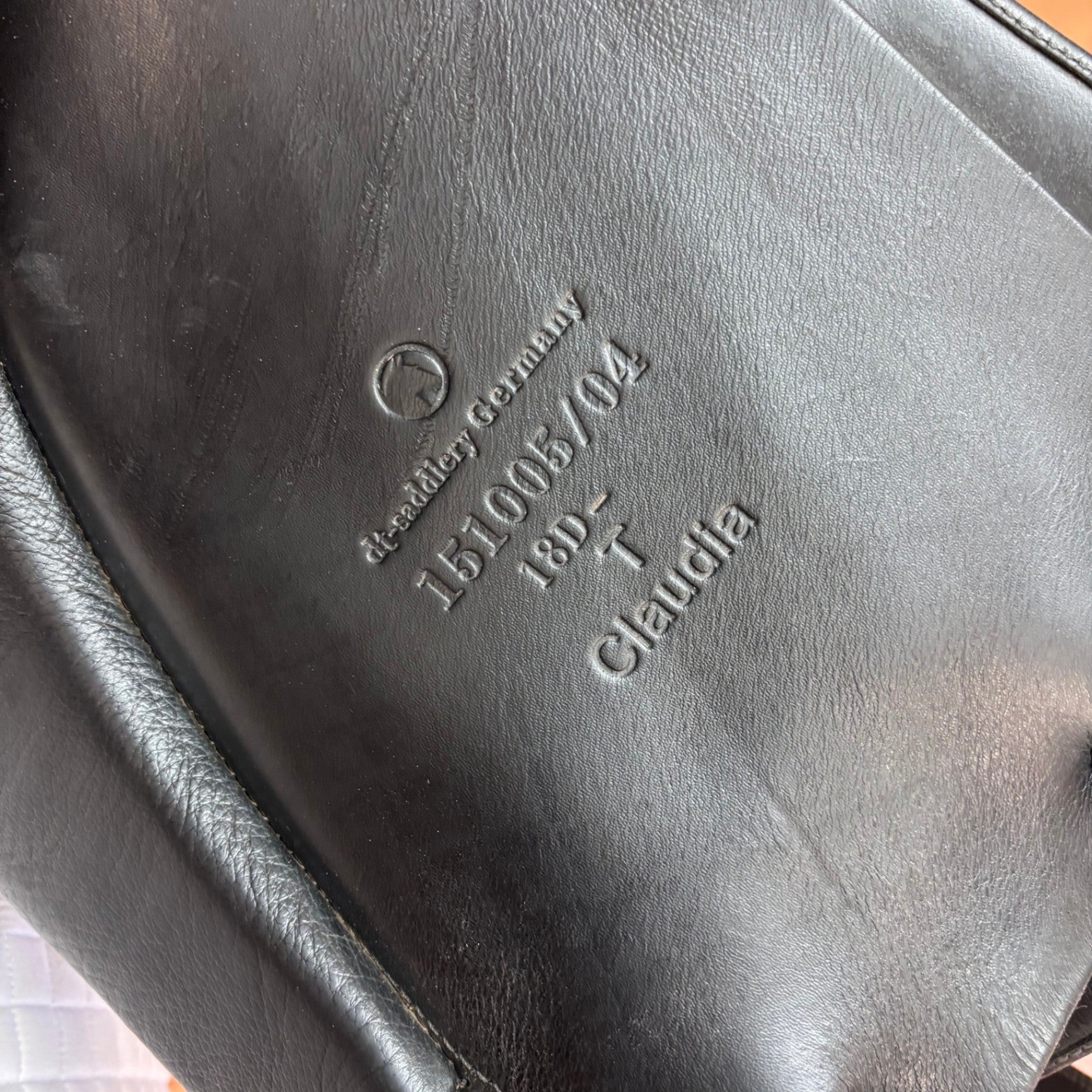 Used dt-Saddlery Dressage Saddle 18" Butterfly Tree
