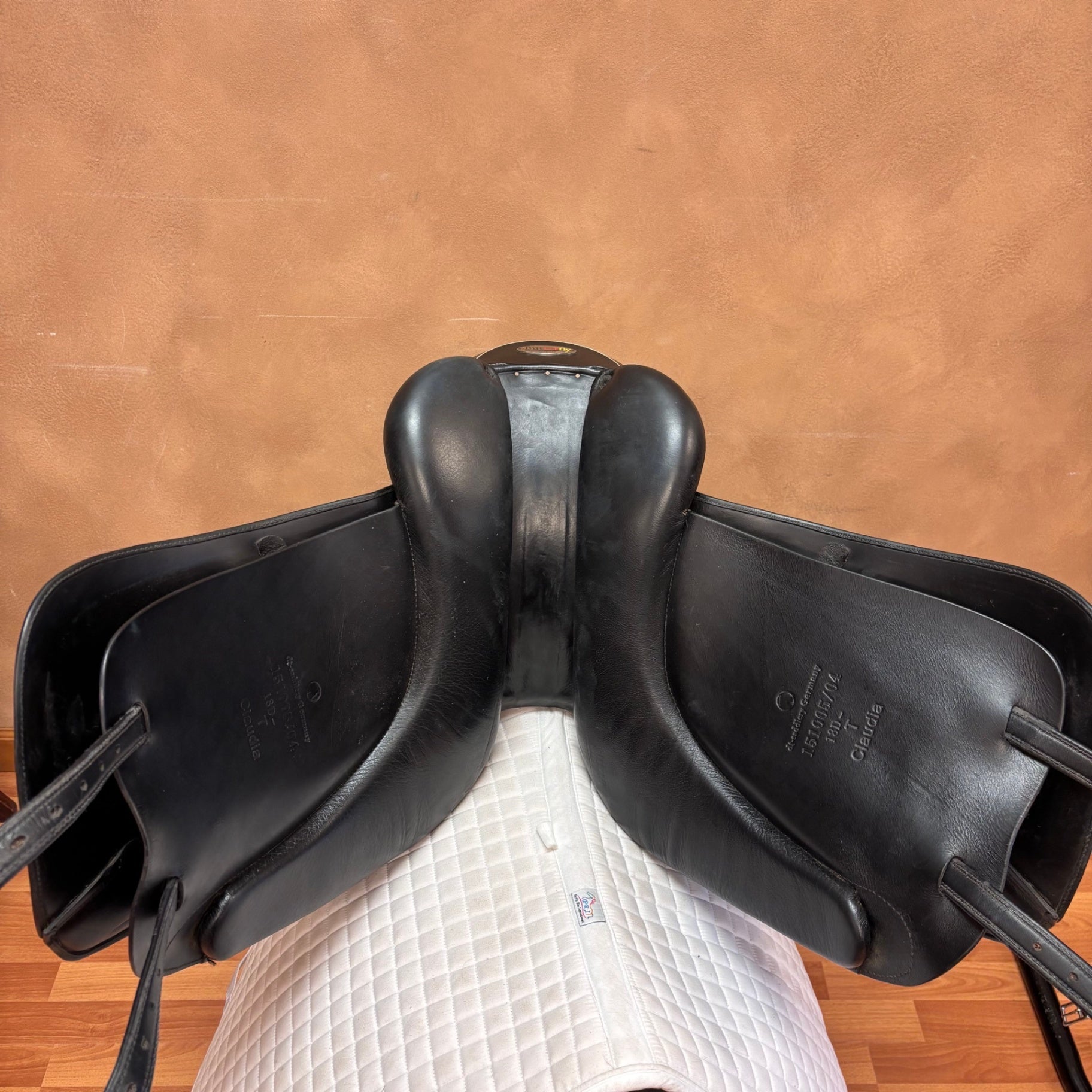 Used dt-Saddlery Dressage Saddle 18" Butterfly Tree