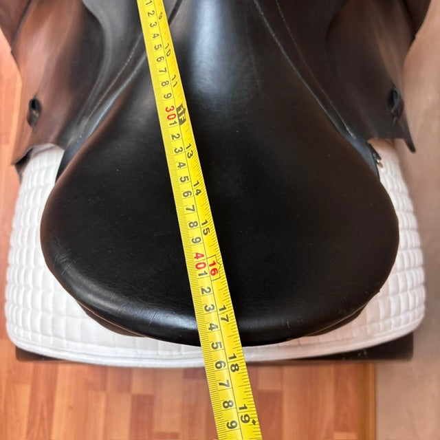 Used Courbette Bernina Dressage Saddle 18" Medium Tree