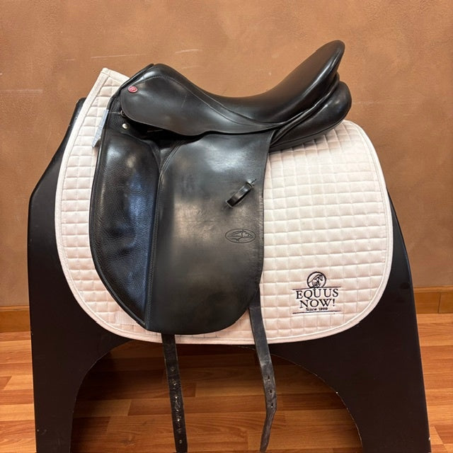 Used Courbette Bernina Dressage Saddle 18" Medium Tree