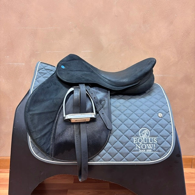 Used Synthetic English Jump Saddle 18" Medium Tree *mouse chew R side*