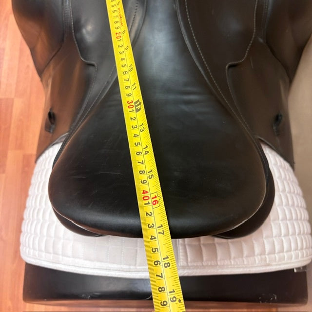 Used Duett Fidelio Dressage Saddle 17" Wide Tree