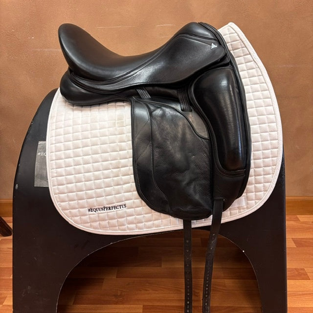 Used Bliss of London Paramour Dressage Saddle 17.5" Medium Tree