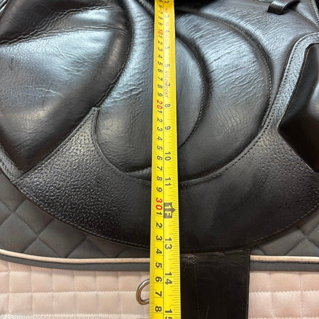 Used Antares Monoflap Jump Saddle 17.5" Medium Tree