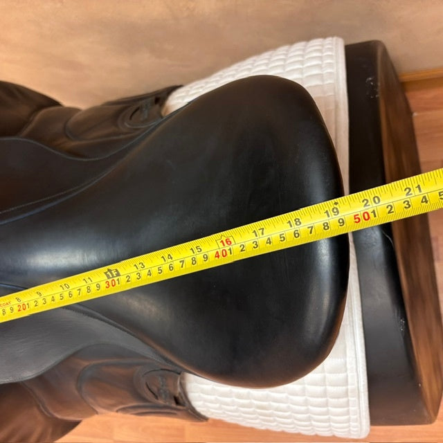 Used Devoucoux Loreak Dressage Saddle 18.5" Wide Tree