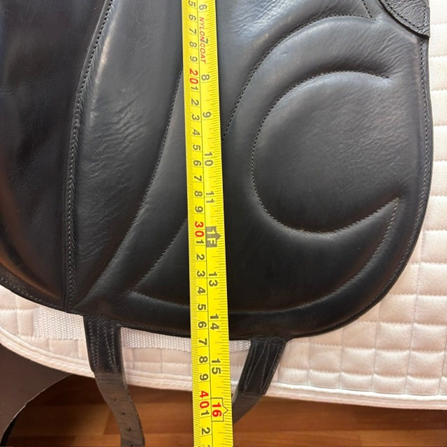 Used Devoucoux Loreak Dressage Saddle 18.5" Wide Tree