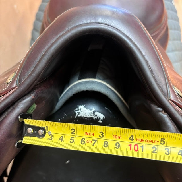 Used Devoucoux Biarritz O Jump Saddle 17.5" Medium/Wide Tree