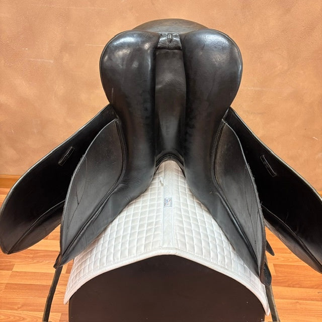 Used M Toulouse Aachen Dressage Saddle 17.5" Medium Tree