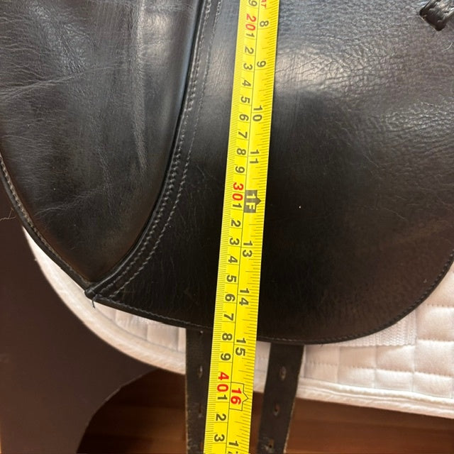 Used M Toulouse Aachen Dressage Saddle 17.5" Medium Tree