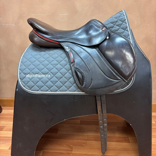 Used Albion Revelation Monoflap Jump Saddle 17.5" Medium/Wide Tree