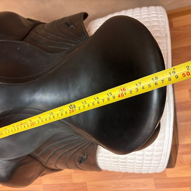 Used Albion SLK Dressage Saddle 17.5" Medium Wide Tree
