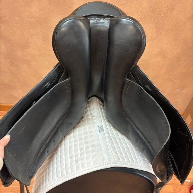 Used Albion SLK Dressage Saddle 17.5" Medium Wide Tree