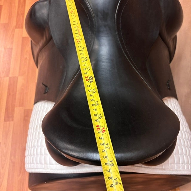 Used Albion SLK Ultima Dressage Saddle 17.5" Med/Wide Tree