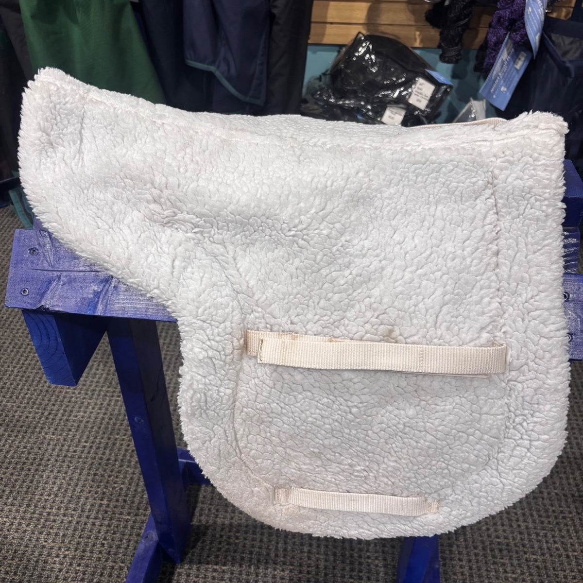 Used Medium White Equinavia Fleece Show Pad