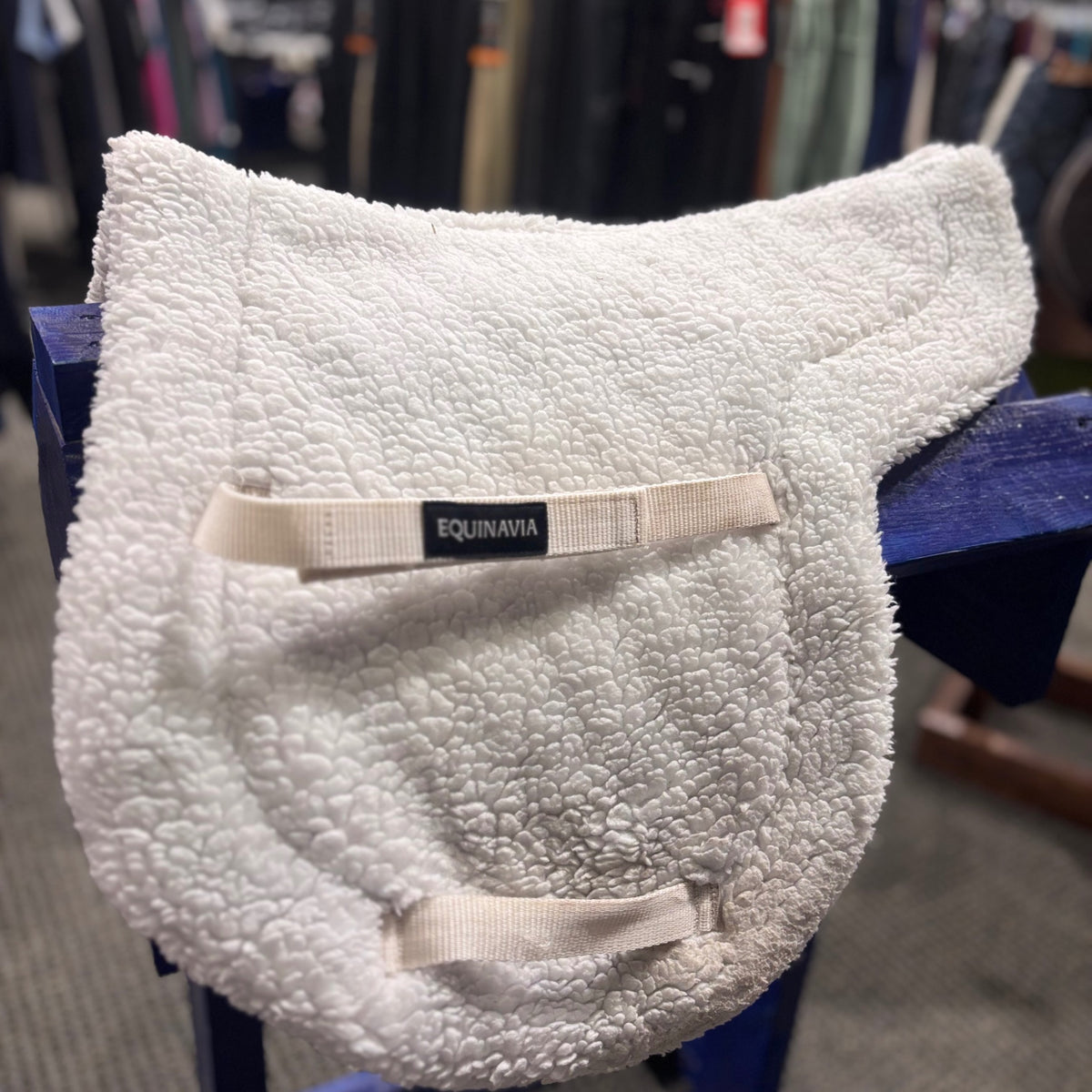 Used Medium White Equinavia Fleece Show Pad