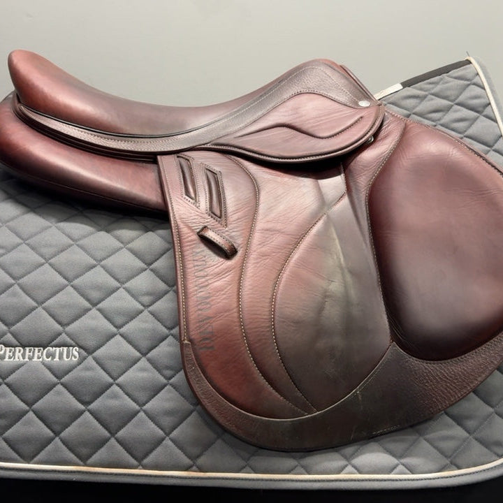 Used Devoucoux Biarritz Saddle 17.5" Medium Tree