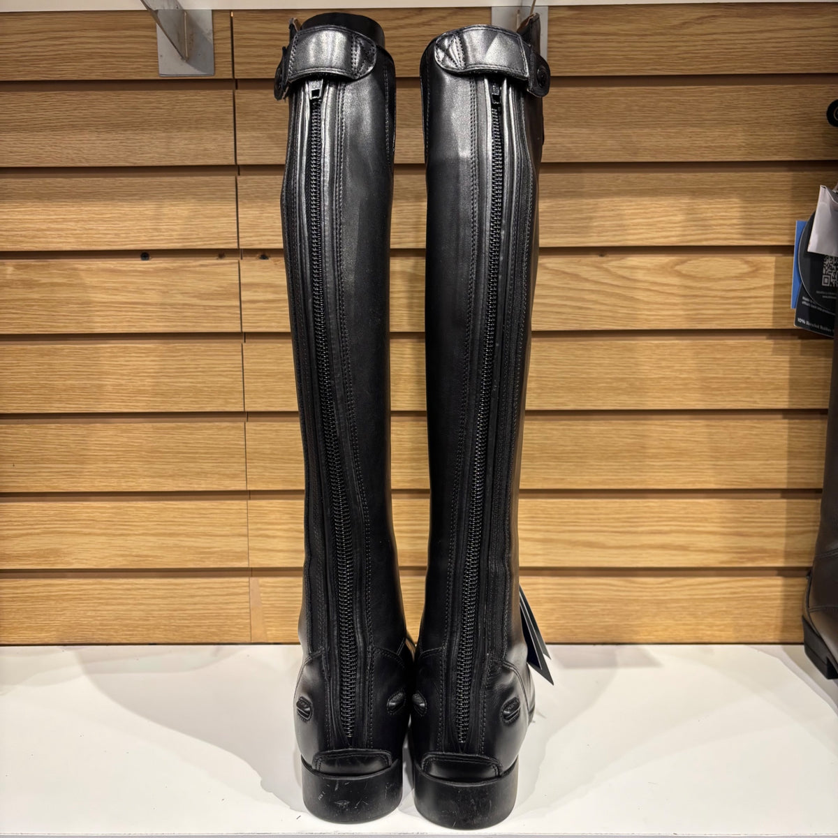 Used 8.5 Reg/Med Black Ariat Heritage Contour II Field Boot