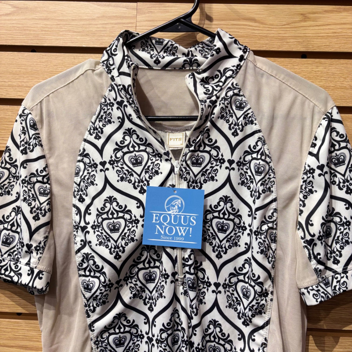 Used Large Black/White FITS Short Sleeve Sun Shirt