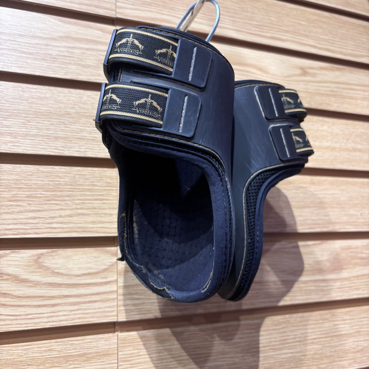 Used Medium Black Veredus Grand Slam Carbon Gel Gold Hind Boots