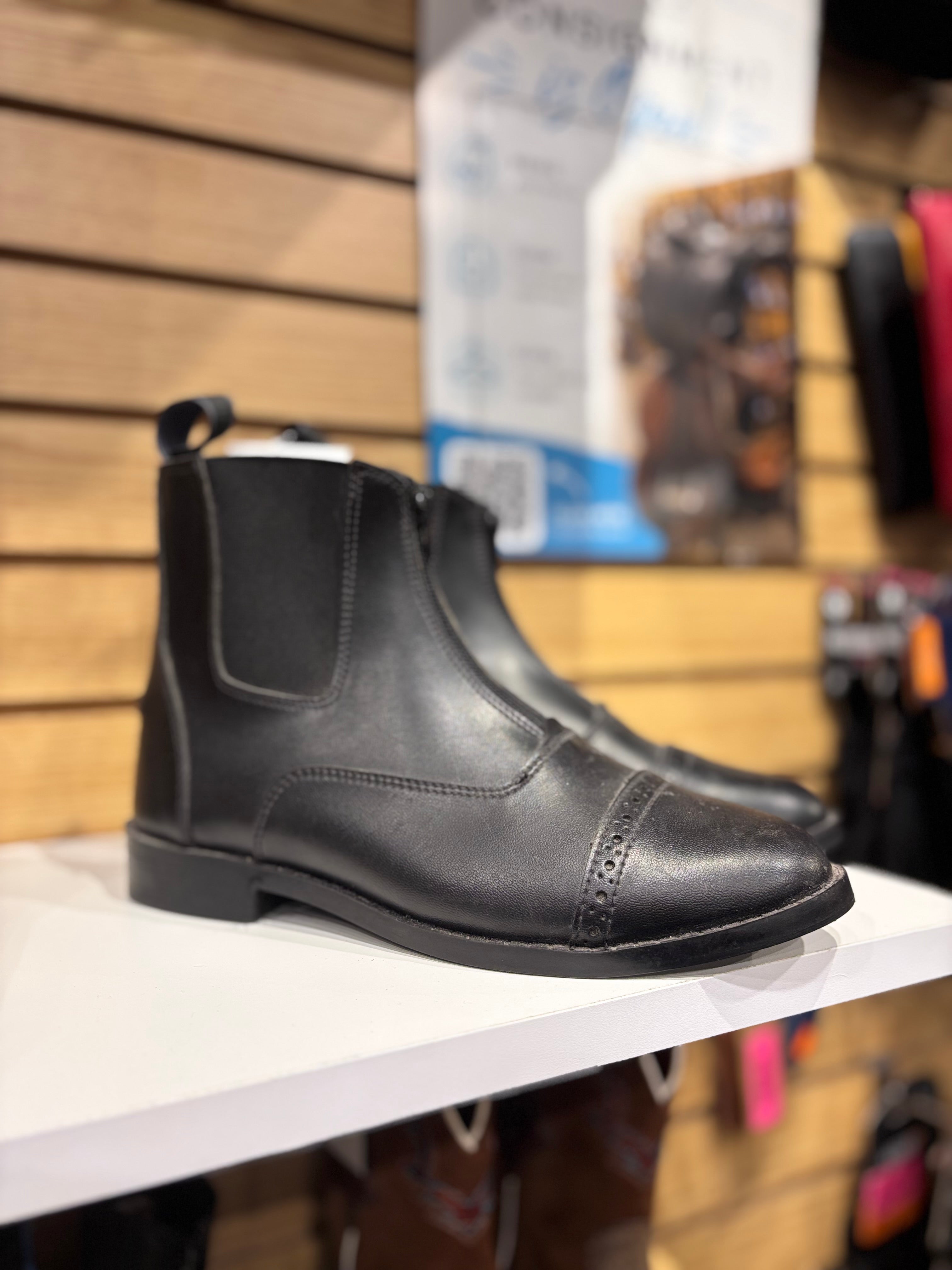Used 10.5 Black Equistar Paddock Boots