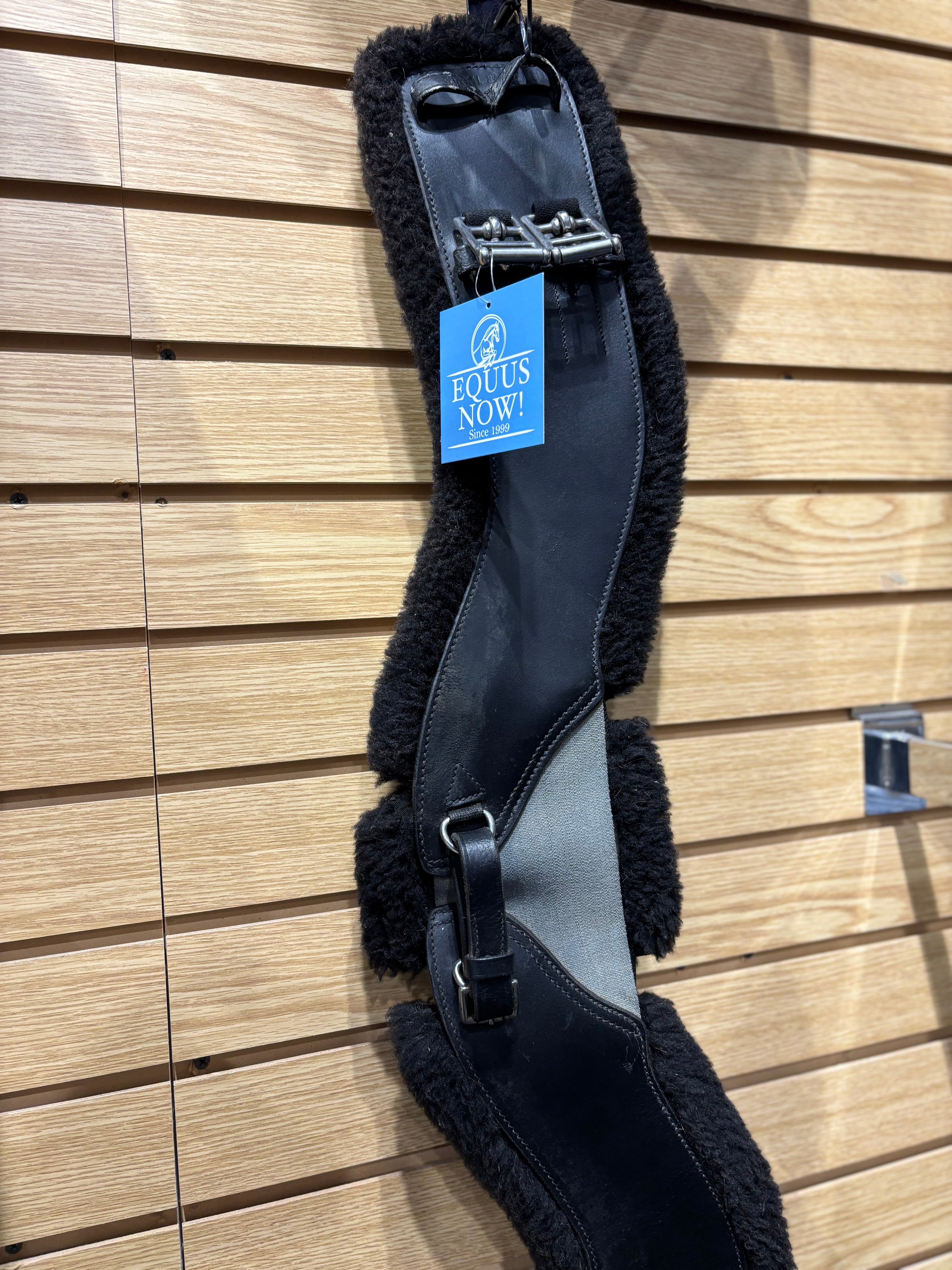 Used 30 Total Saddle Fit Sheepskin Dressage Girth