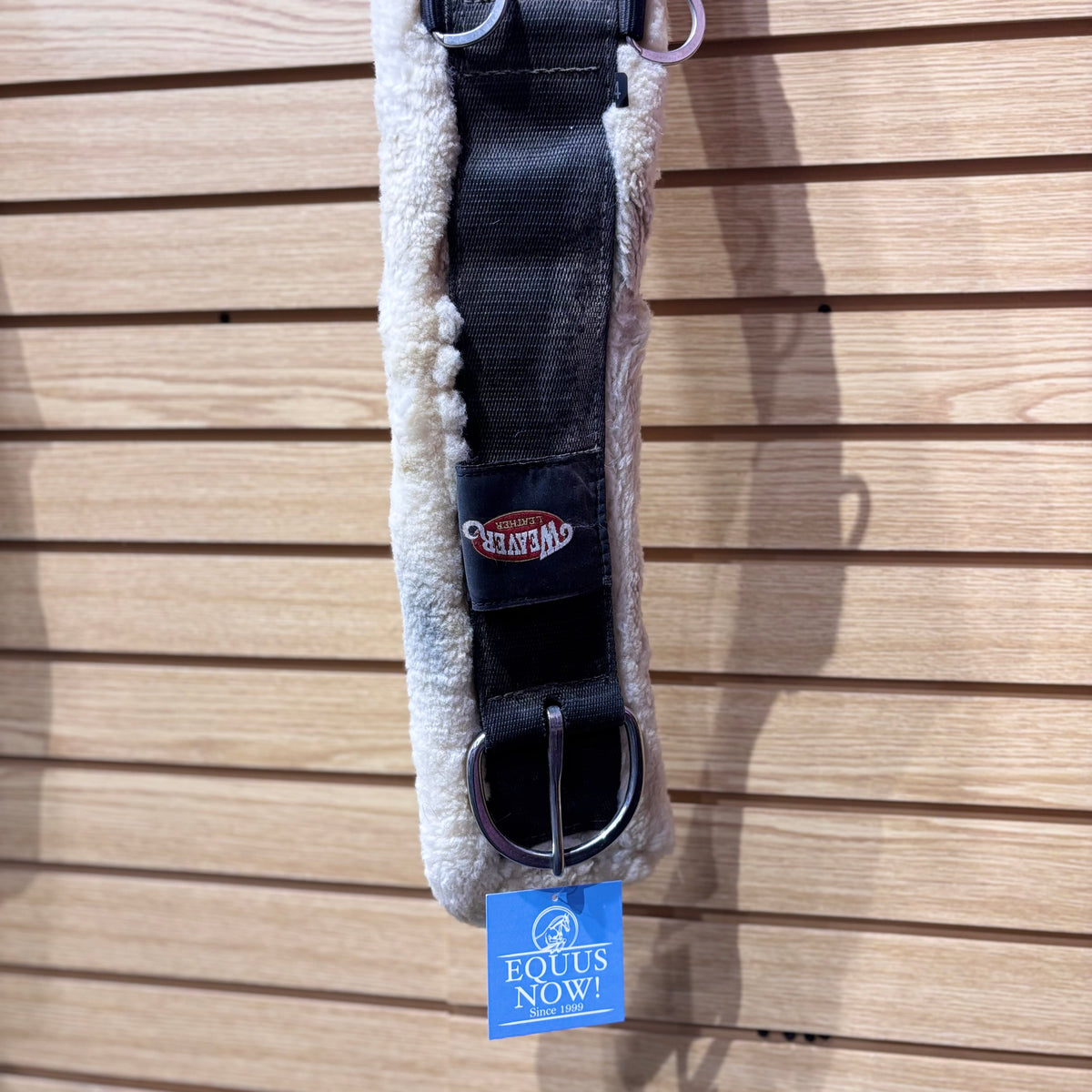 Used 33" Black Weaver Cinch with Removable Fleece