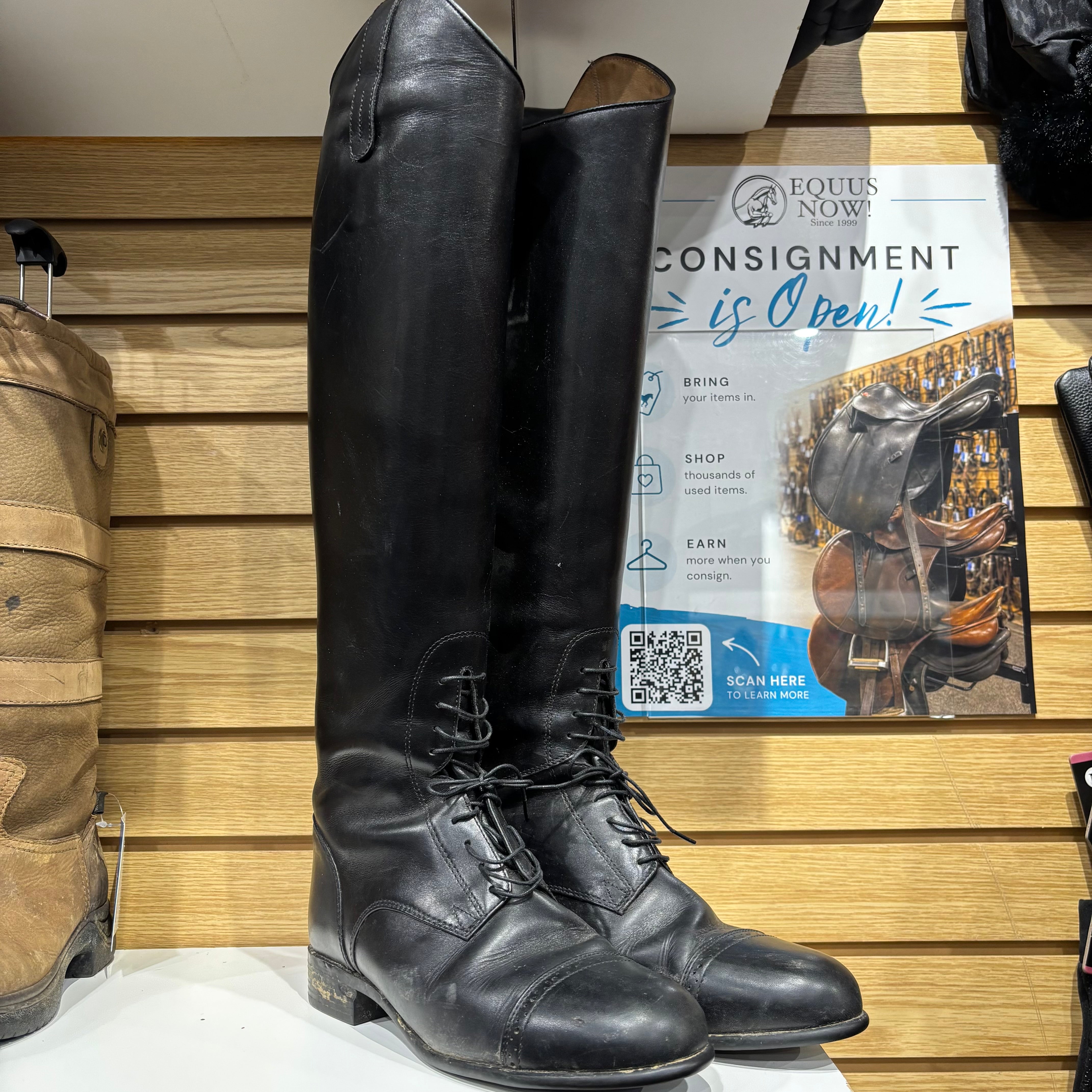 Used 9 Medium/Regular Black Ariat Crowne Pro Pull on Field Boots