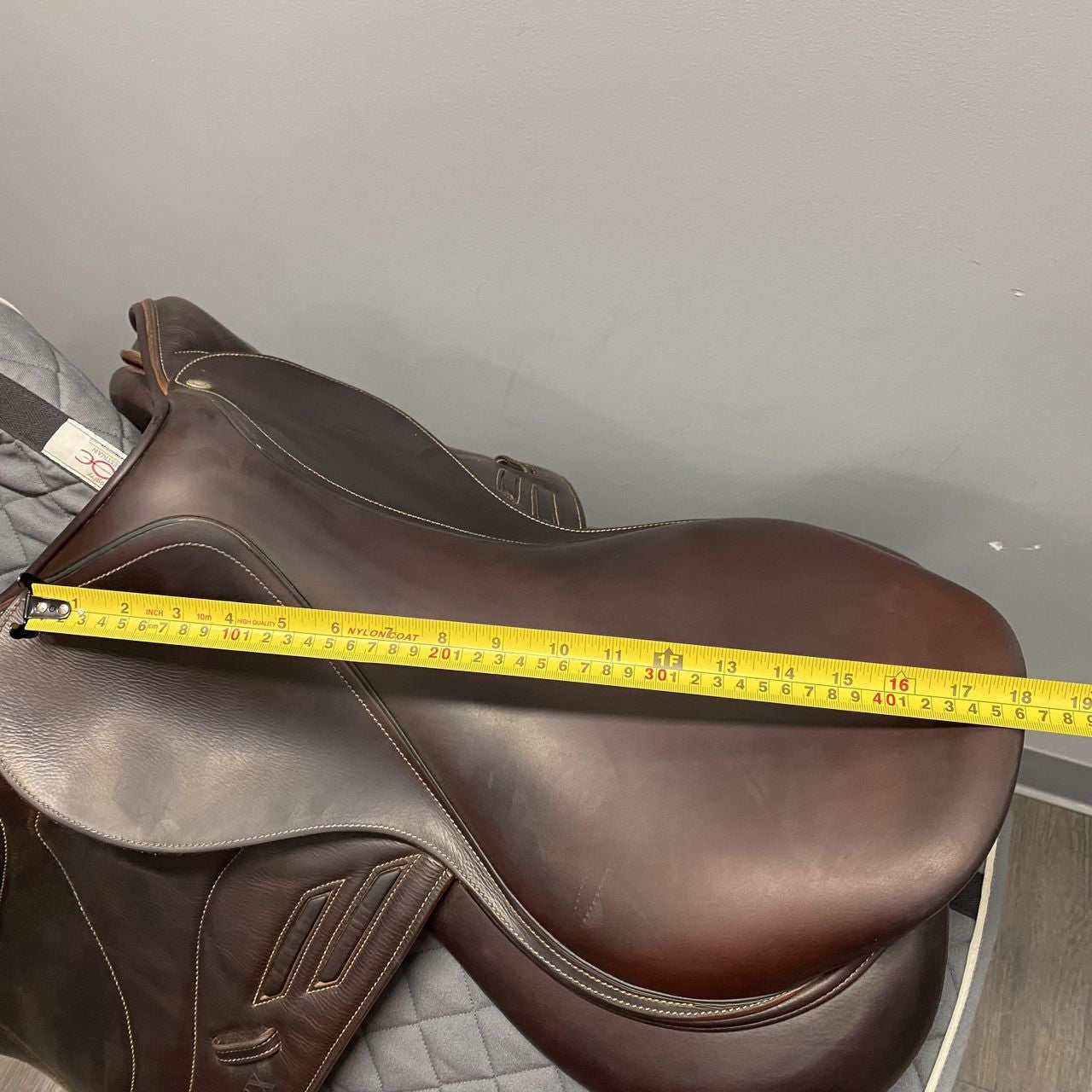Used Devoucoux Biarritz Jump Saddle 18" Medium Tree - sku to order - 4002940