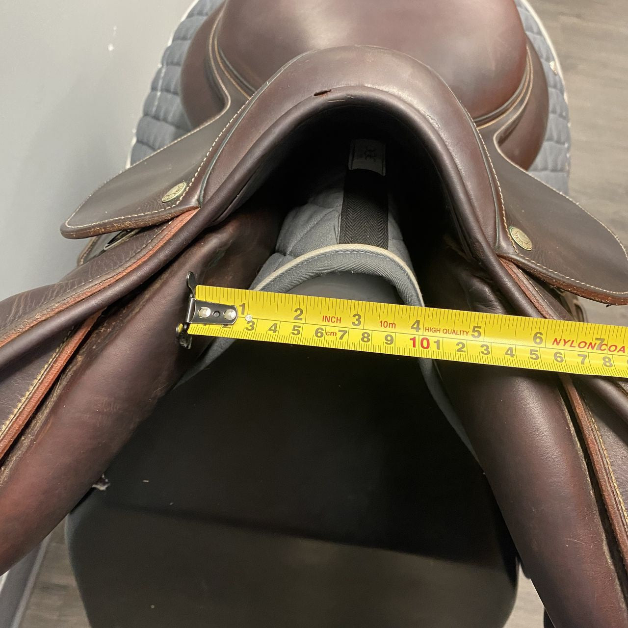 Used Devoucoux Biarritz Jump Saddle 18" Medium Tree - sku to order - 4002940