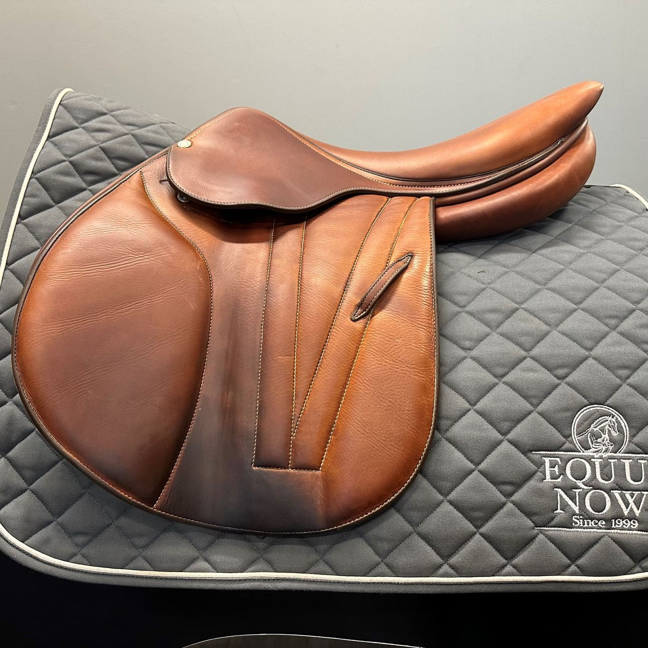 Used Butet Saumur Jump Saddle 17.5" Medium Tree - sku to order - 4002961