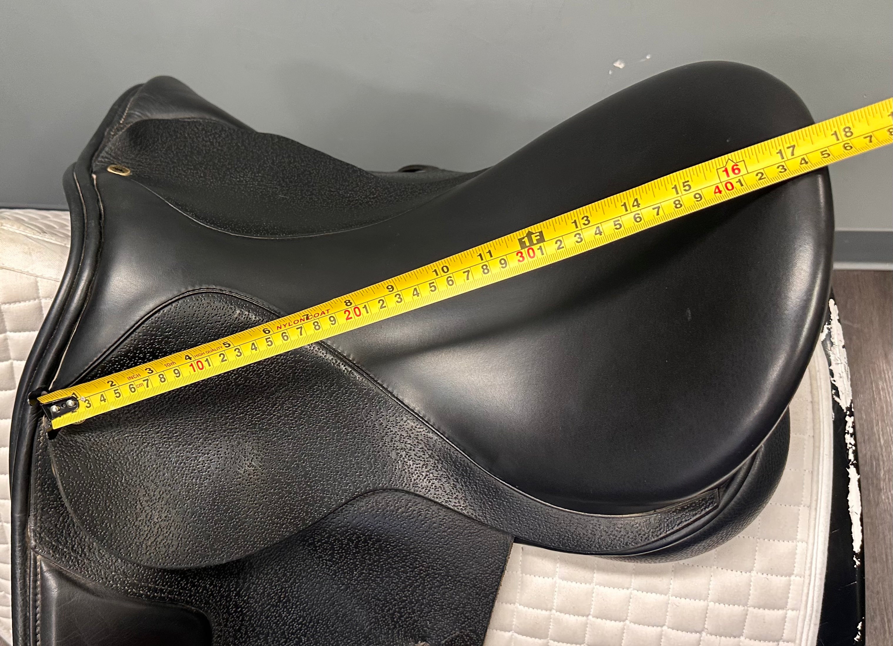 Used Black Country Dressage Saddle 17.5 Wide Tree