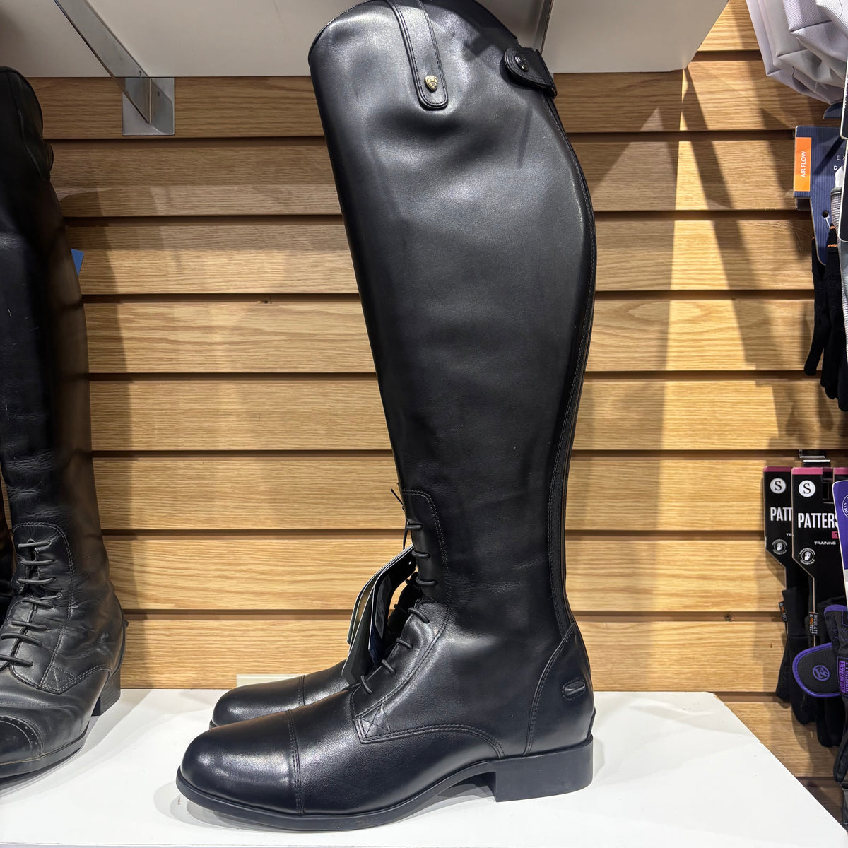 Used 10 Med/Extra Wide Black Ariat Heritage Contour II Field Zip