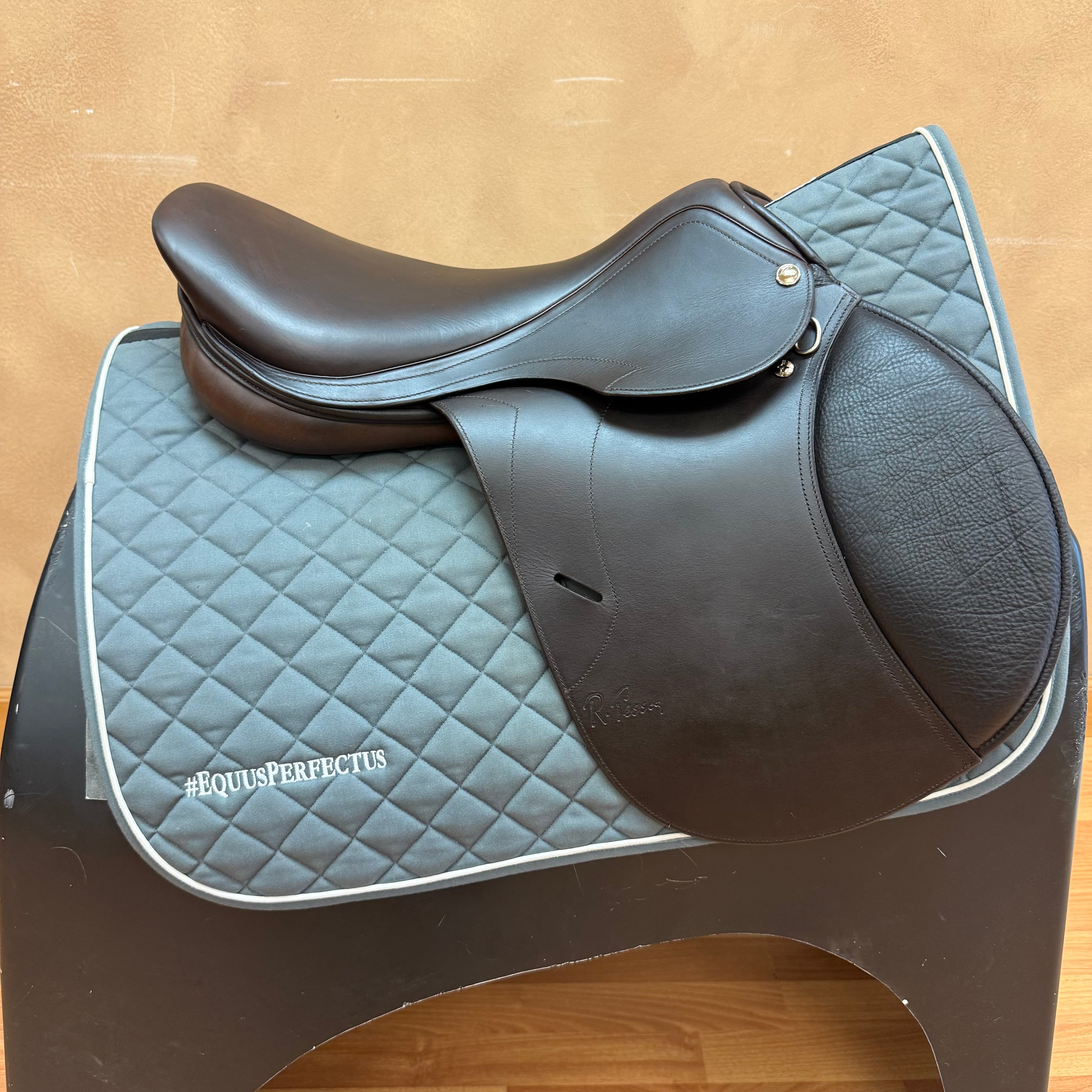 Used Pessoa Gen X Prestige Jump Saddle 17.5" Adjustable Tree