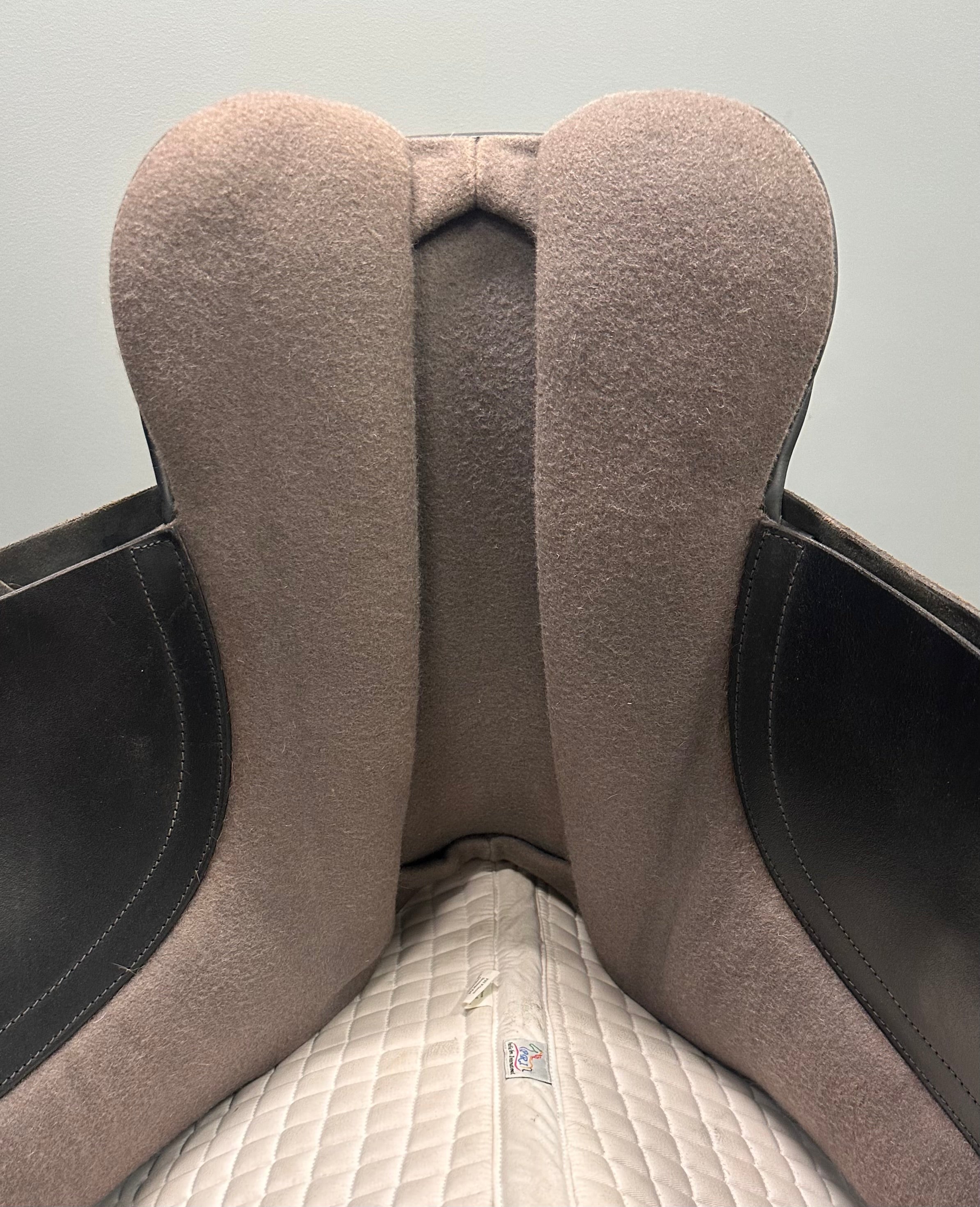 Used Black Country Dressage Saddle 17.5 Wide Tree