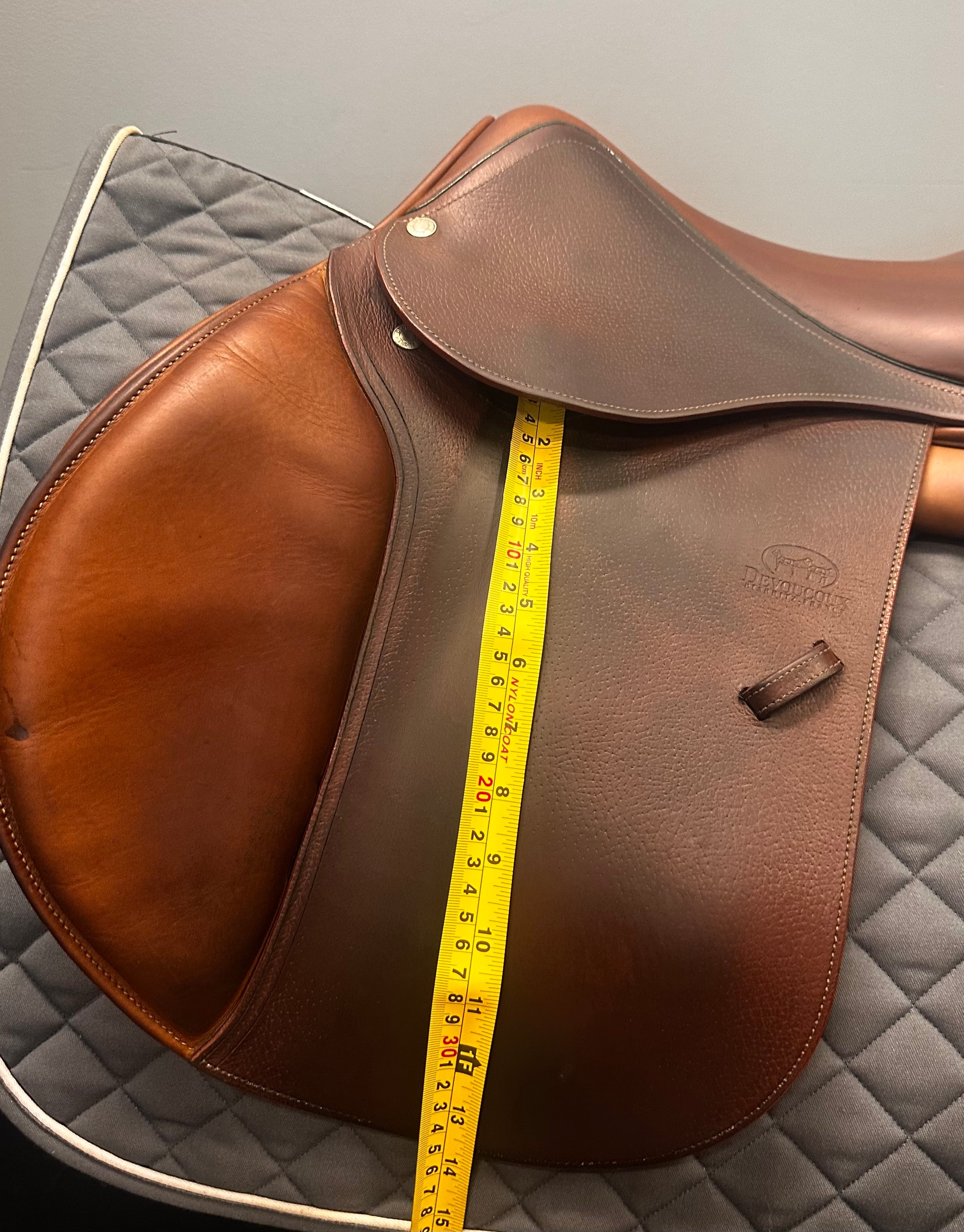 Used Devoucoux Jump Saddle 18" Medium Tree