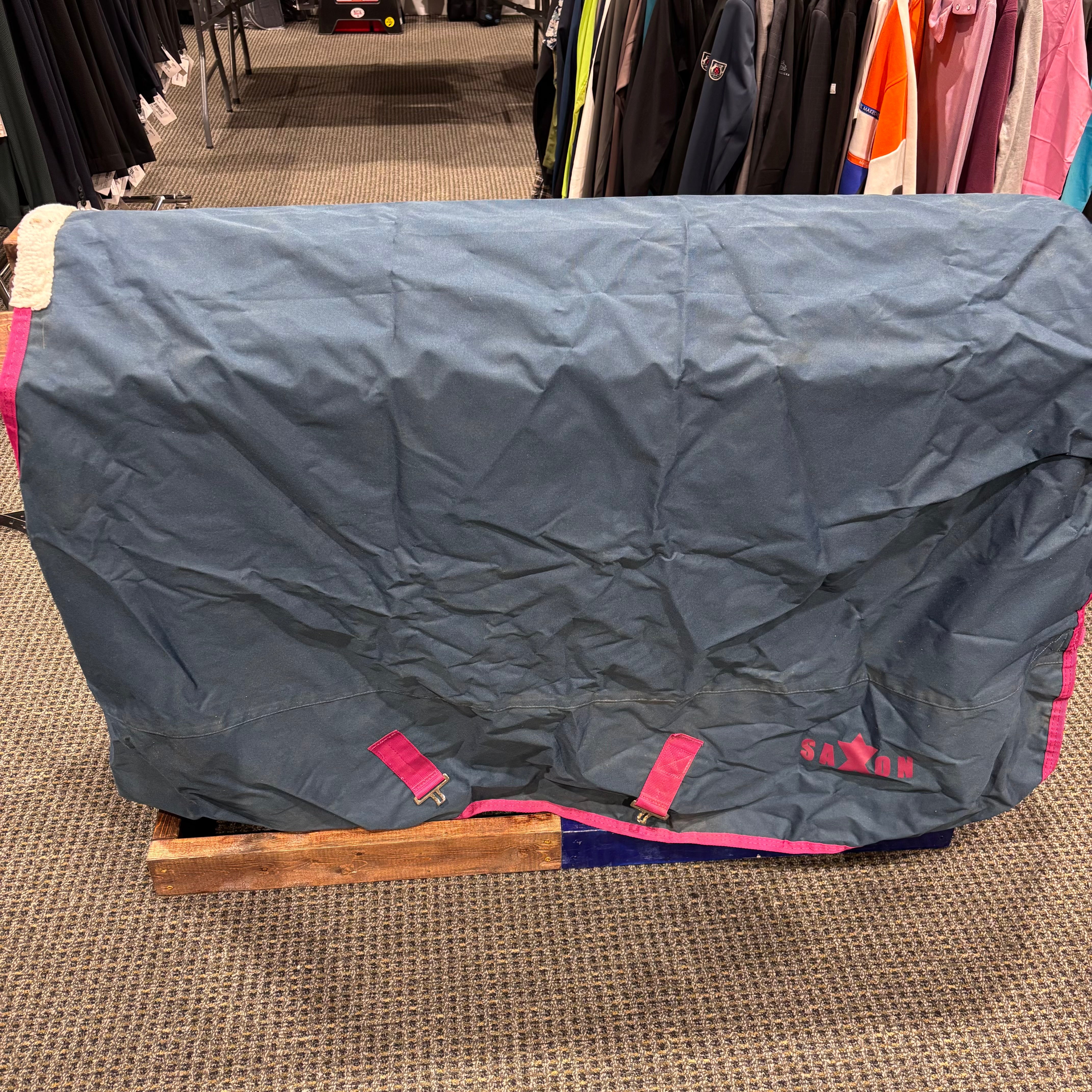 Used 69" Navy/Maroon Saxon Sheet