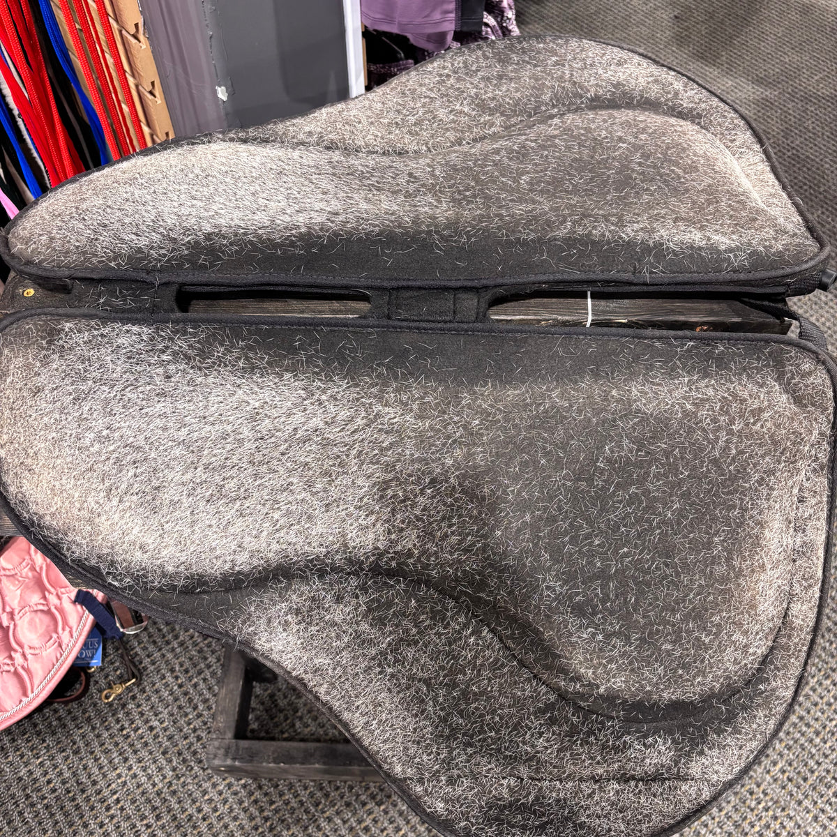 Used Medium Black Contour Saddlery Versa Fit AirPad Saddle Pad